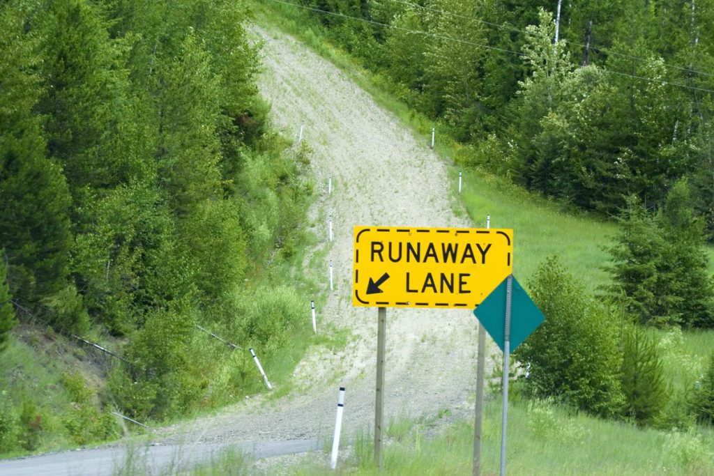 Runaway lane uphill with sign indicating its use for trucks.